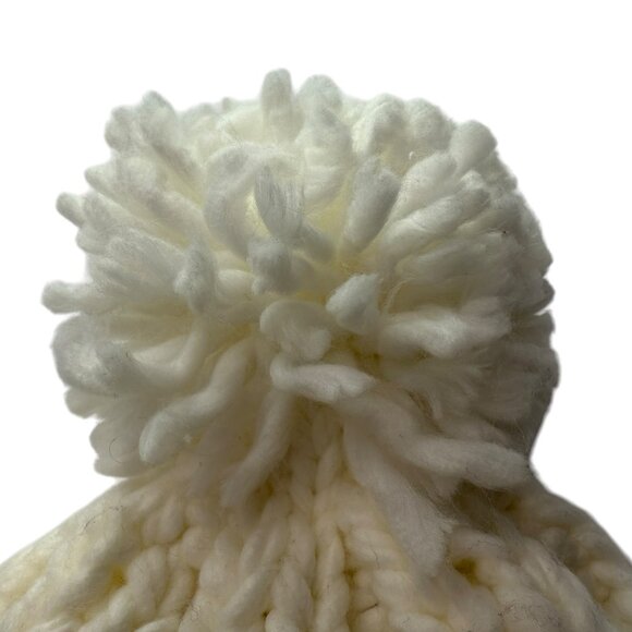 Hollister White Knit Beanie Hat with Pom Pom Pouf on Top.  Chunky Knit
